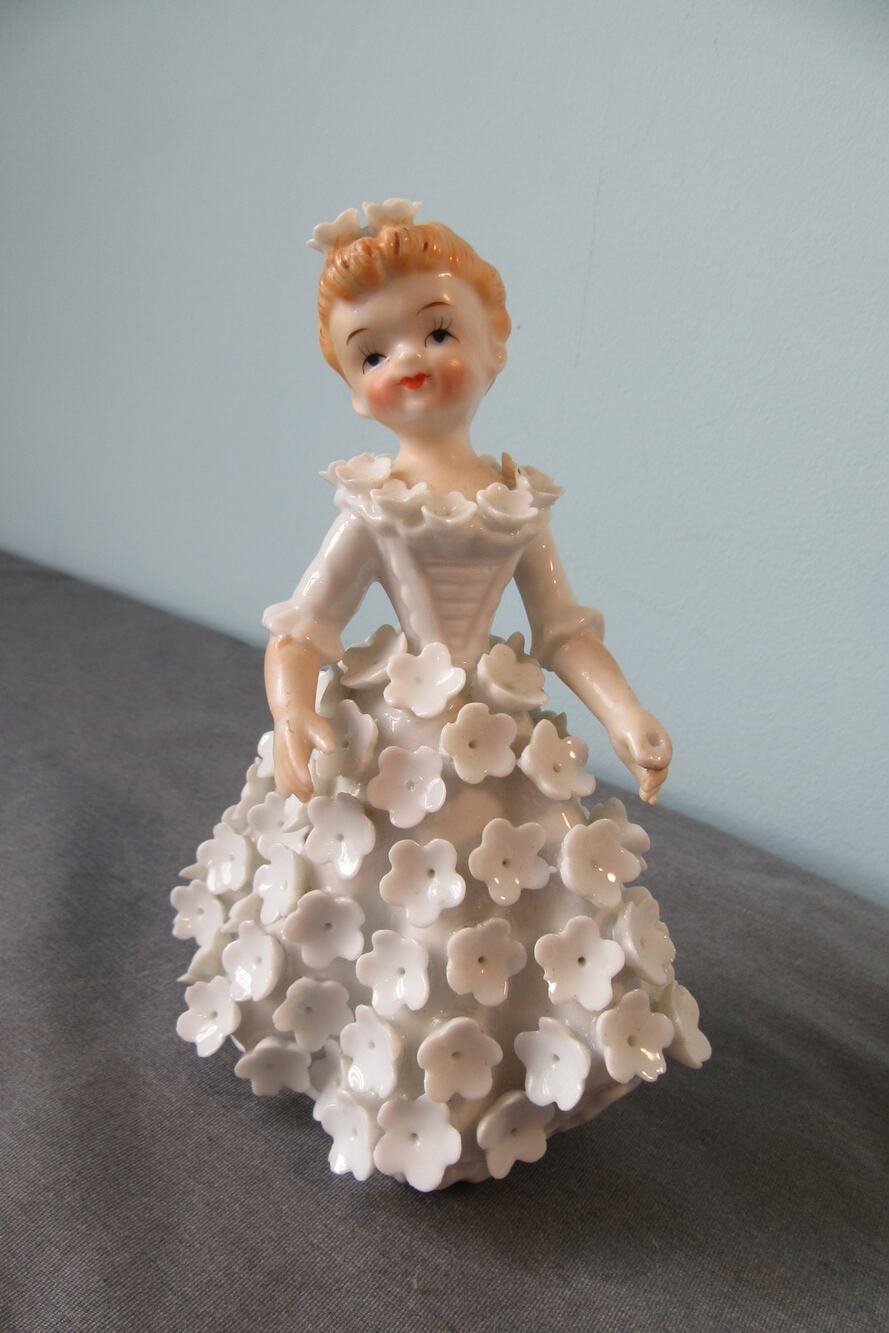 Vtg Norcrest Lady Figurine Applied White 3D Flower Dress Missing Parasol 6532B